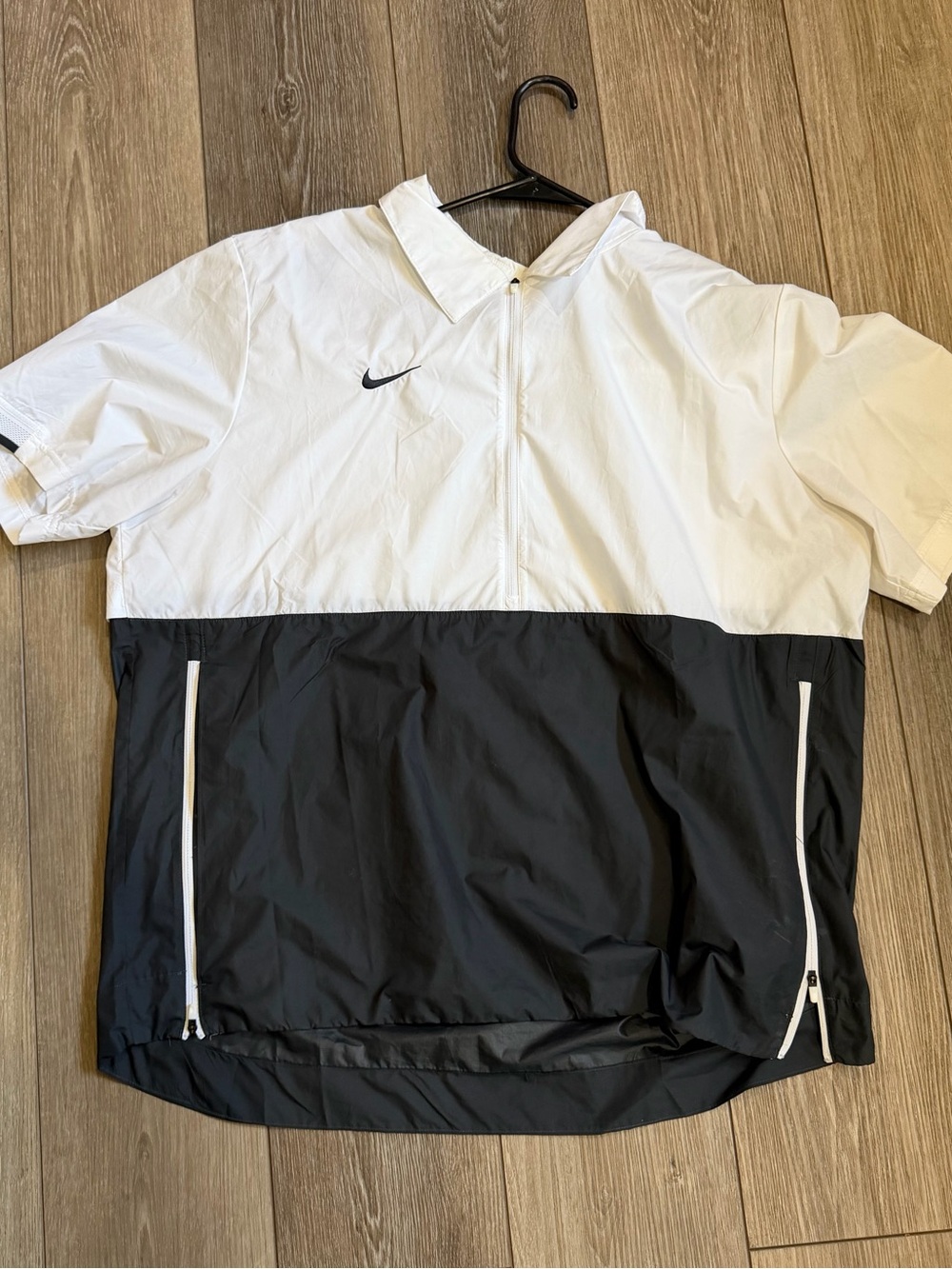 Nike White and Black Short-Sleeve Windbreaker Pullover